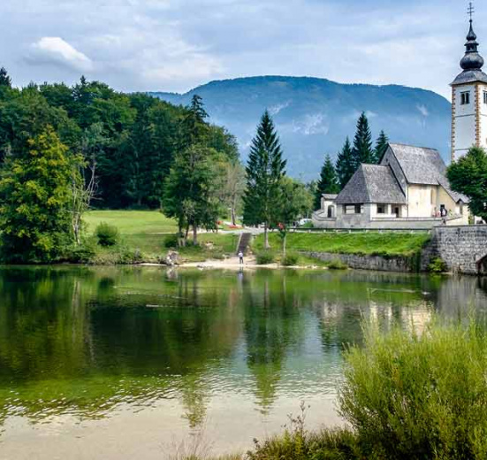 Изумрудная река и вершины Юлианских Альп
