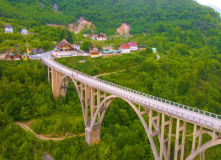 Босния и Герцеговина, Балканские мотивы: путешествие по Боснии и Черногории