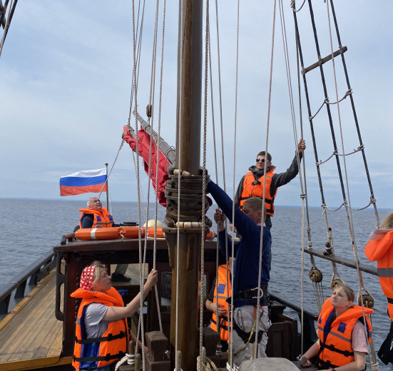 Карелия, Поход под парусами: в Кижи на бригантине