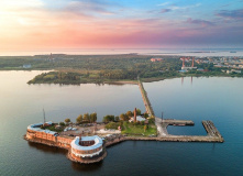 Северо-Запад, Поход под парусами: форты и маяки Кронштадтской акватории