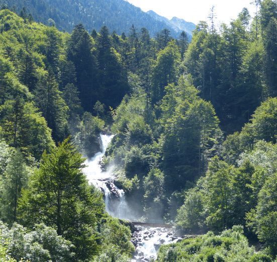 Франция, Лёгкий поход по Пиренеям: из Франции в Испанию