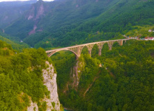 Босния и Герцеговина, Балканские мотивы: путешествие по Боснии и Черногории