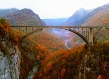 Босния и Герцеговина, Балканские мотивы: путешествие по Боснии и Черногории