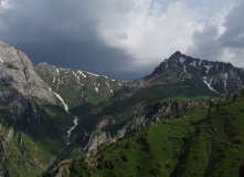 Узбекистан, Лето, весна, зима и снова лето: пеший поход по весенним горам Западного Тянь-Шаня