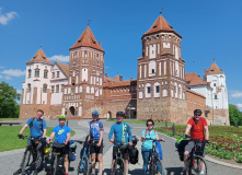 Беларусь, Под белыми крыльями: Знакомство с Беларусью на велосипеде
