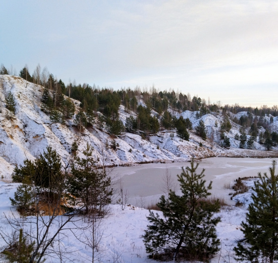 К Суворовским карьерам на снегоступах