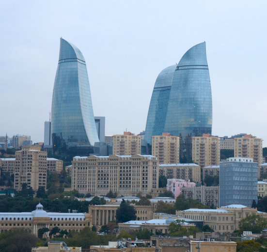 Контрасты Баку: от огней небоскрёбов до марсианских пейзажей и розовых озер