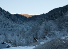 Кавказ, Зимний кемпинг у Скалистого хребта: трекинги налегке с ночёвками в палаточных домах