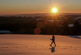 Зимний кемпинг у Скалистого хребта: трекинги налегке с ночёвками в палаточных домах