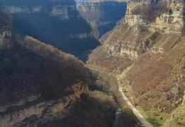Пещеры и водопады Тызыльского ущелья. Трекинги для родителей с детьми