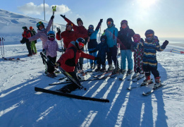 Горнолыжный лагерь для родителей с детьми в Хибинах