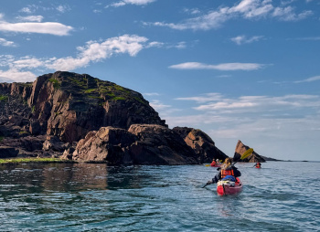 Среди скал и волн Баренцева моря на морских каяках. Териберка — Кильдин — Ура-Губа