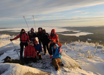По следам на снегу: Северная Карелия на снегоходах и лыжах с детьми