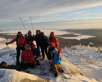 По следам на снегу: Северная Карелия на снегоходах и лыжах с детьми