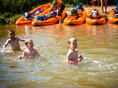 Семейный водный поход по реке Тверца: на сказочных берегах
