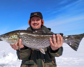 Зимняя рыбалка в Карелии. Ловля хариуса, сига и кумжи на озере Топозеро
